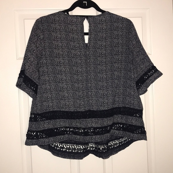 Old Navy White/Navy Patterned Tunic Blouse NWOT - Picture 2 of 5